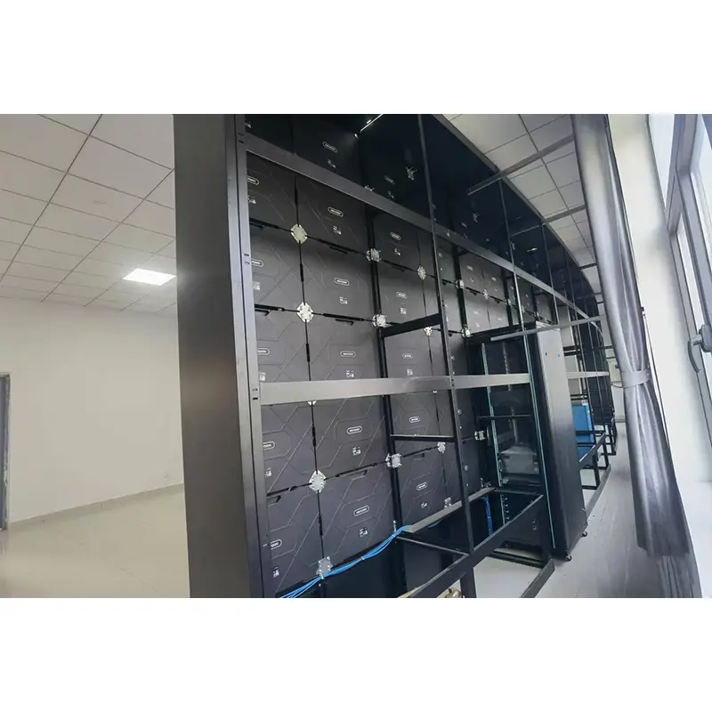 Kaareva LED-näyttöinen siirrettävä kaappi